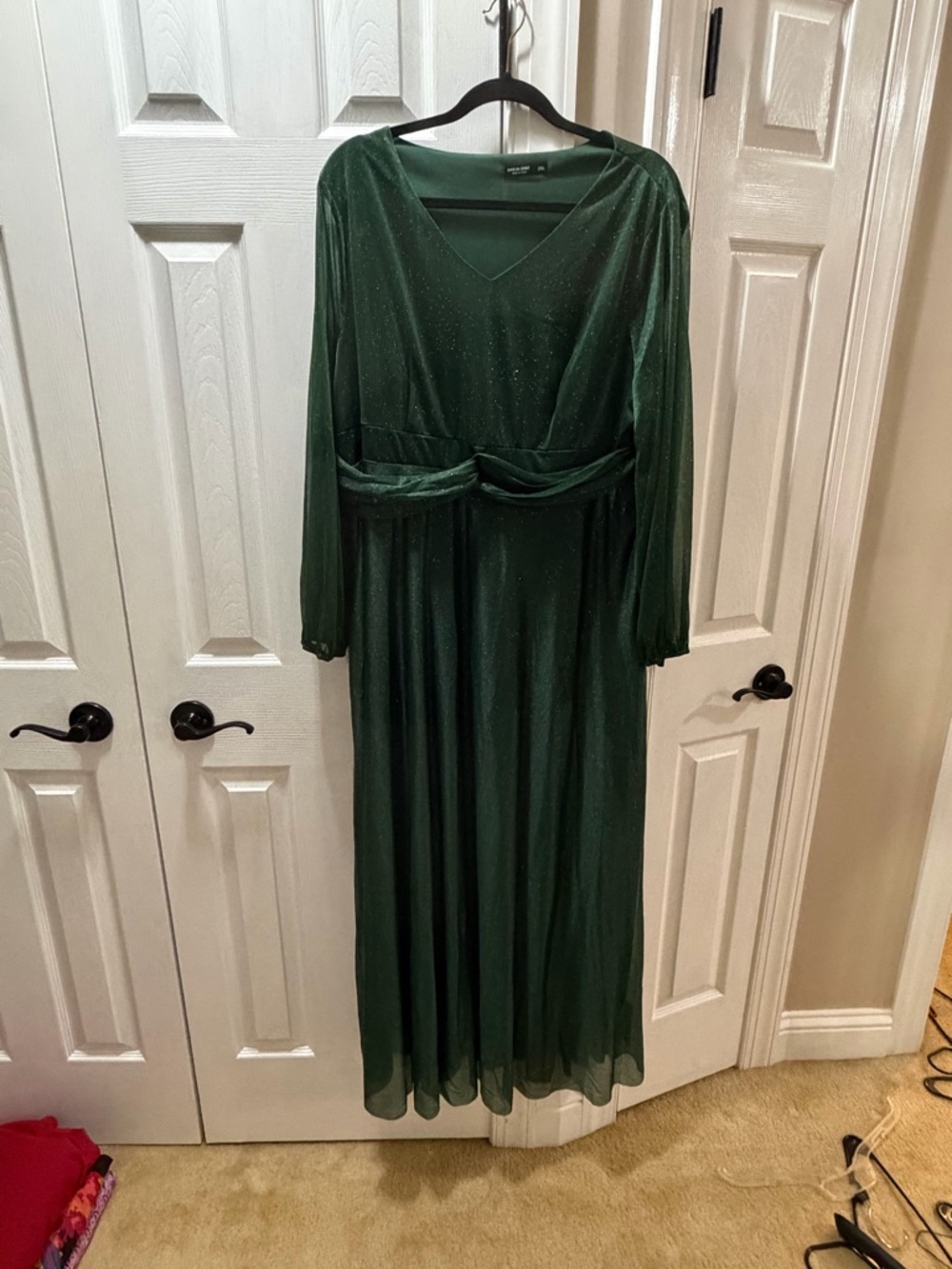 Green V-Neck Long Sleeve Evening Dress